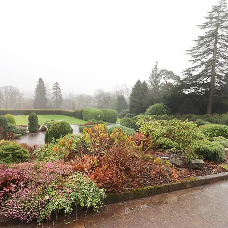 5 Ladstock Hall *