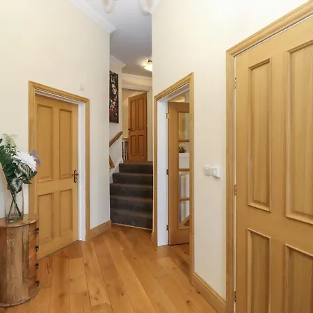 Apartament 5 Ladstock Hall *