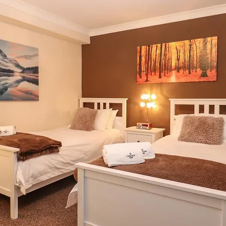 5 Ladstock Hall Apartament