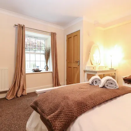 Apartament 5 Ladstock Hall *