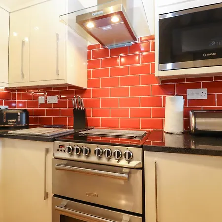 5 Ladstock Hall Apartament
